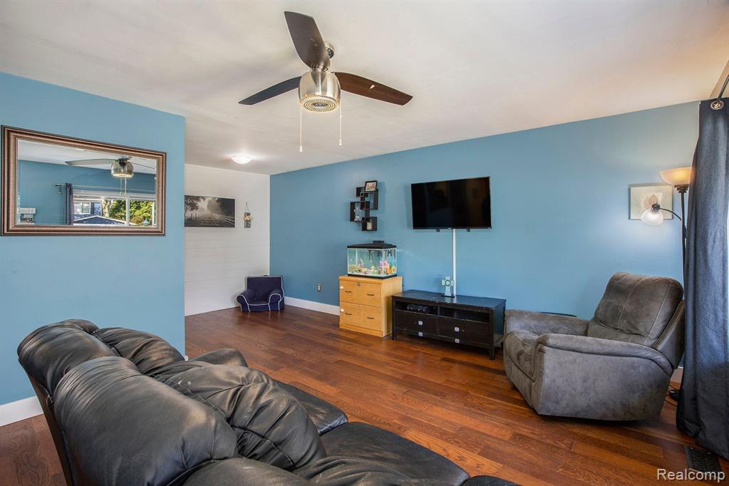 44601 ALBERT Drive, Plymouth, MI 48170 — Photo 5