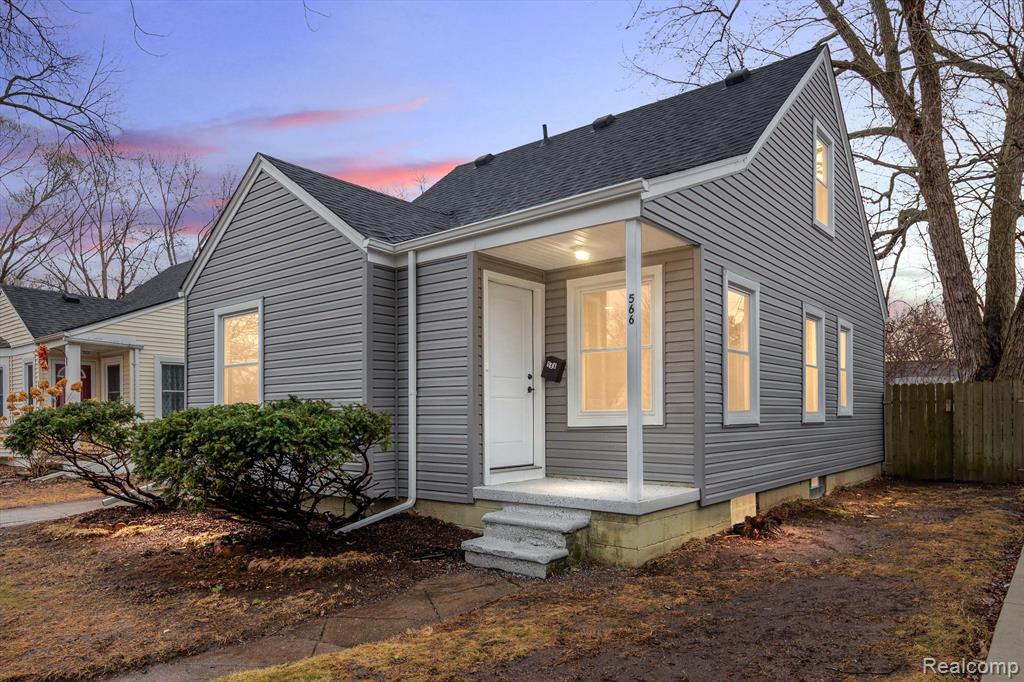 566 E BAKER Avenue, Clawson, MI — front exterior