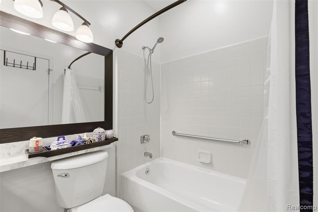 29325 Laurel Drive, Farmington, MI 48331 — Photo 10