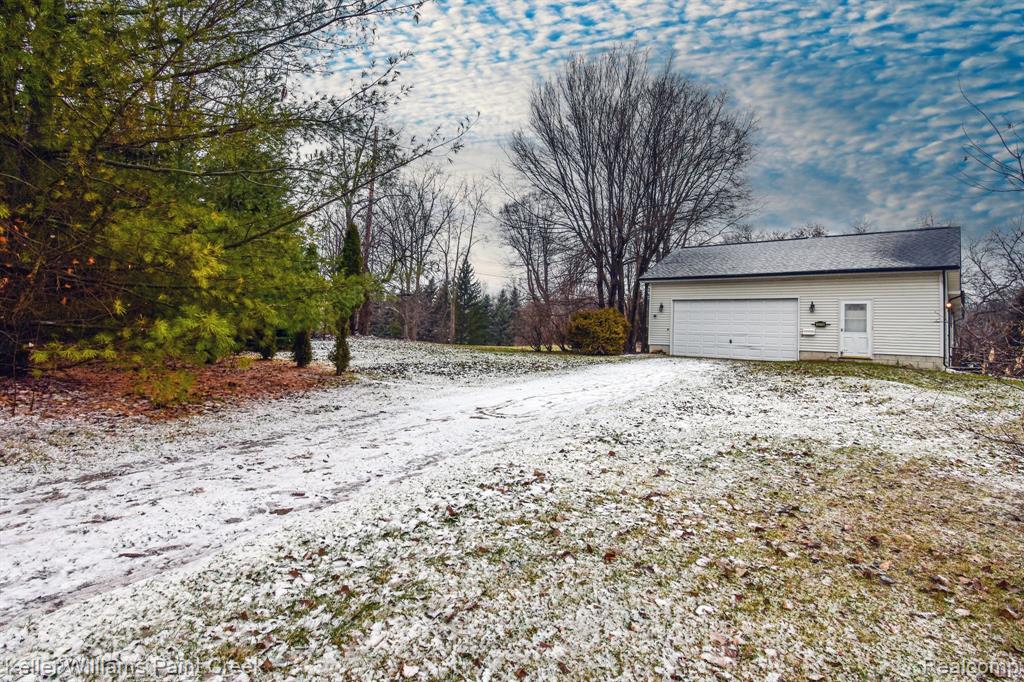 10110 SMITHS CREEK Road, Wales, MI — Photo 38