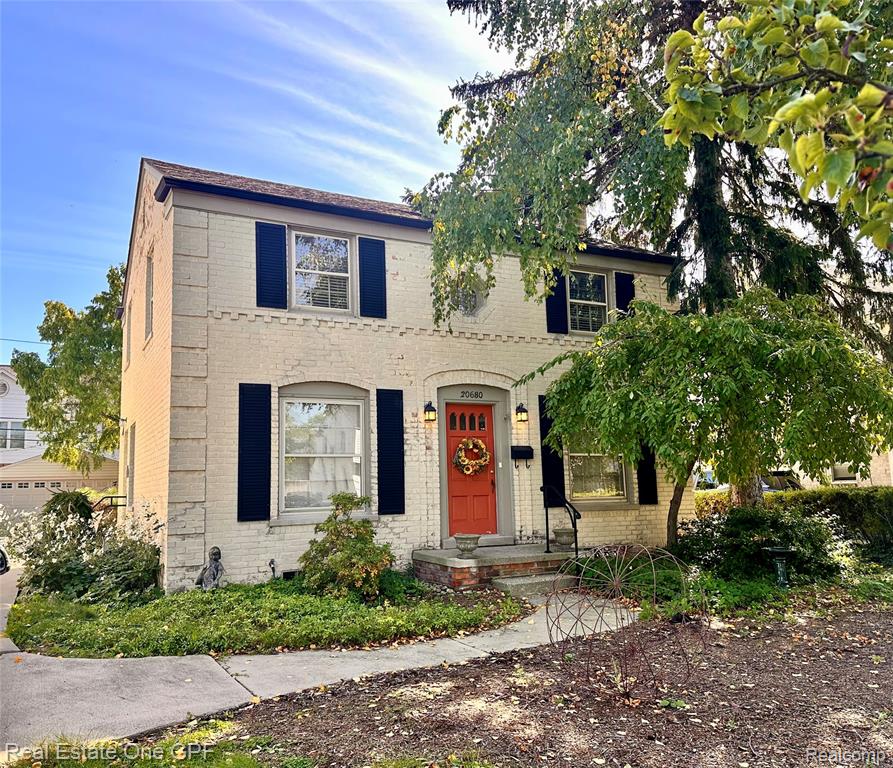 20680 Vernier Circle, Grosse Pointe Woods, MI 48236