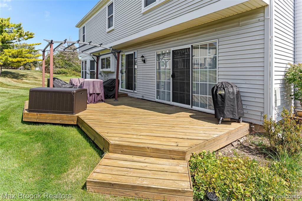 5492 Charrington Court, West Bloomfield, MI 48324 — Photo 13