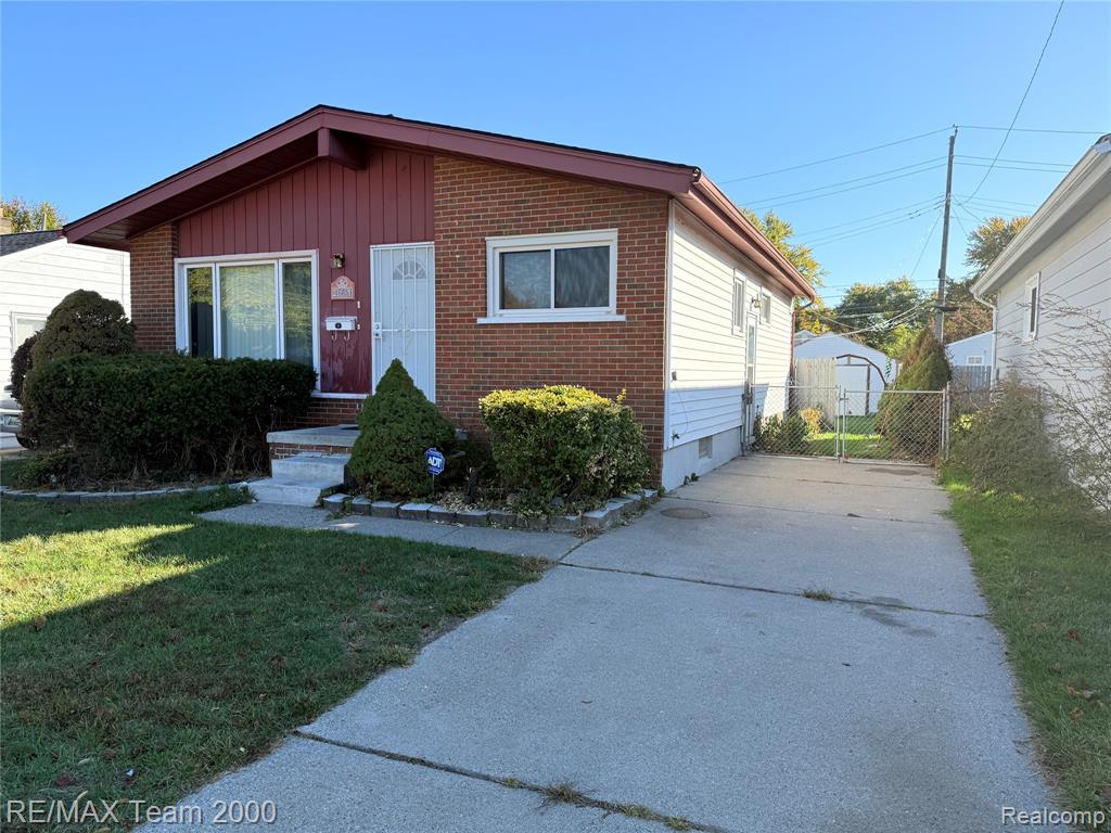 4665 Syracuse Street, Dearborn Heights, MI 48125 — Photo 2