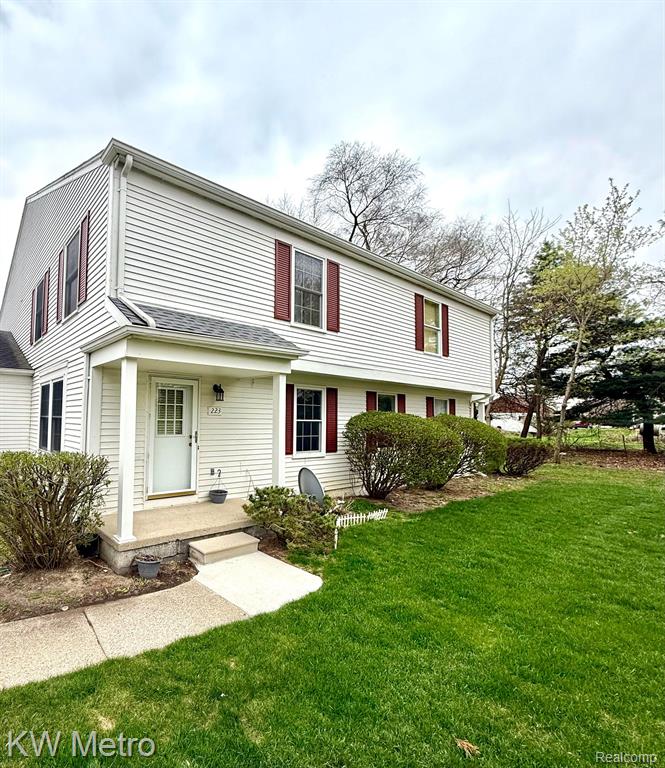 223 NEPTUNE Drive, Walled Lake, MI 48390 — Photo 2