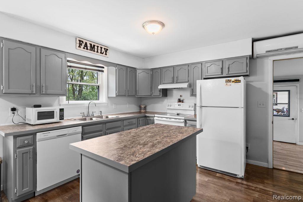 19354 BUECHE Road, New Lothrop, MI 48460 — Photo 13