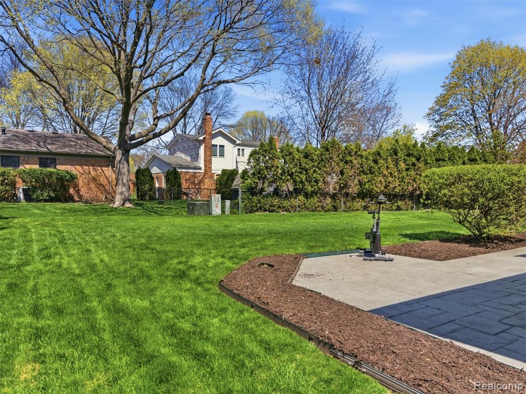 1373 Glenwood Drive, Troy, MI 48083 — Photo 38