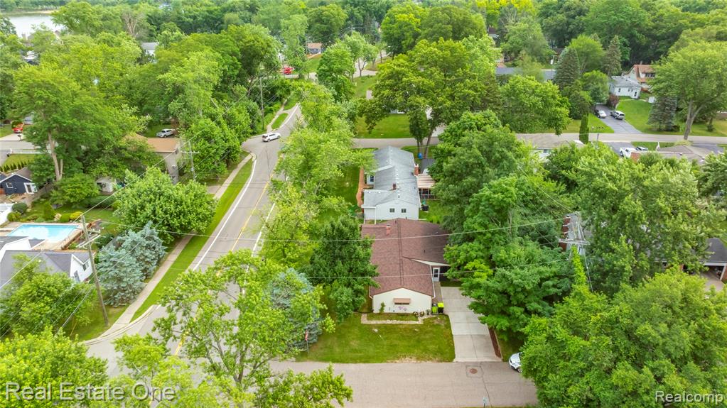 7241 Richardson Road, West Bloomfield, MI 48323 — Photo 37