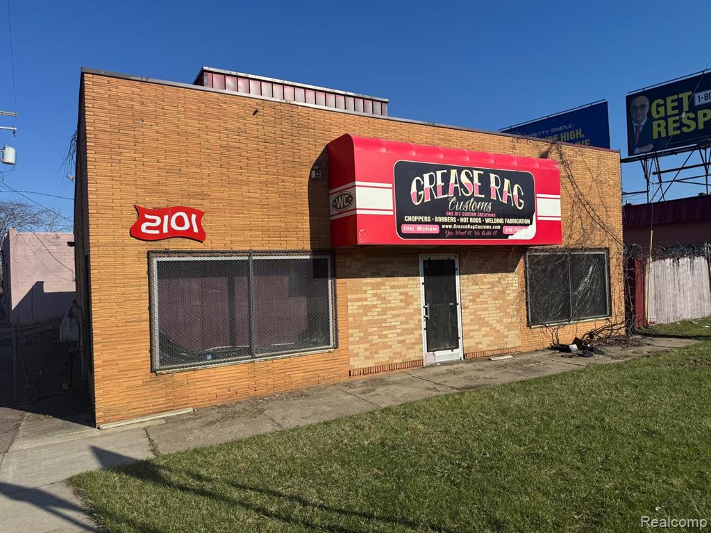 2117 S Saginaw Street, Flint, MI 48503