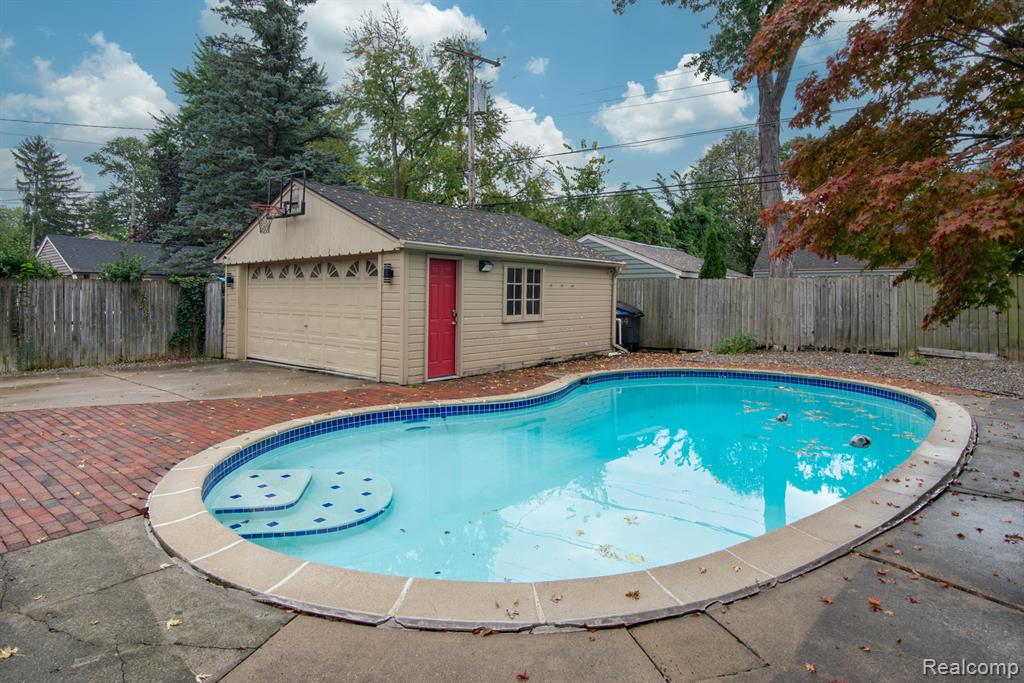 10855 Kingston Avenue, Huntington Woods, MI — Photo 7