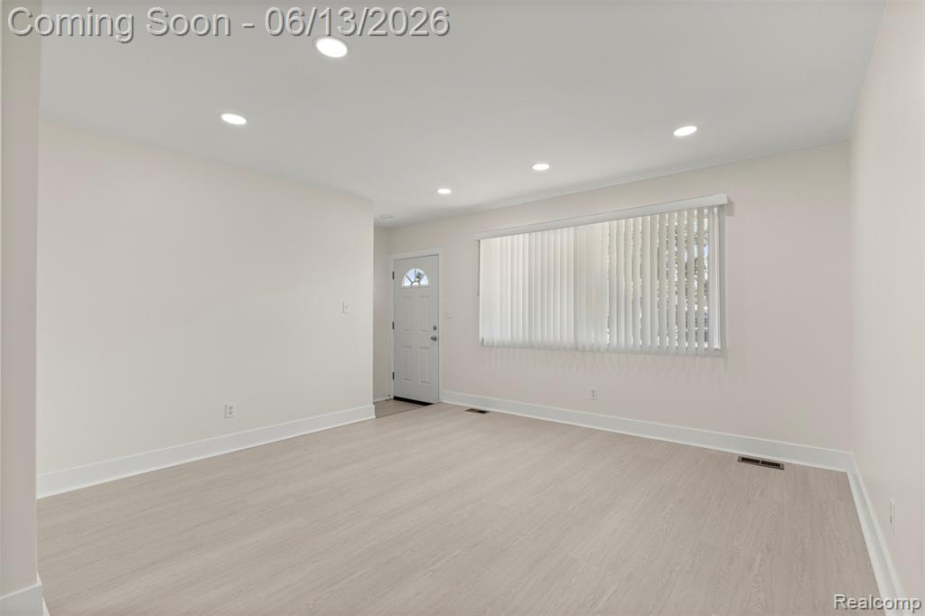 29578 Brown Court, Garden City, MI — Photo 5