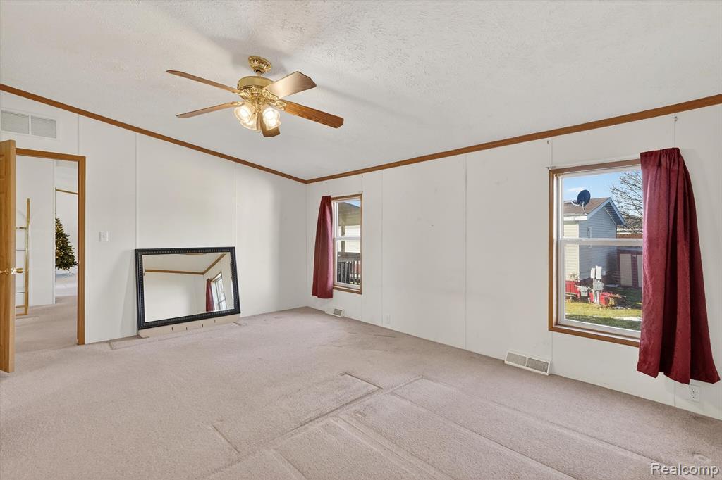 3612 Hawthorne St, Clarkston, MI 48348 — Photo 17