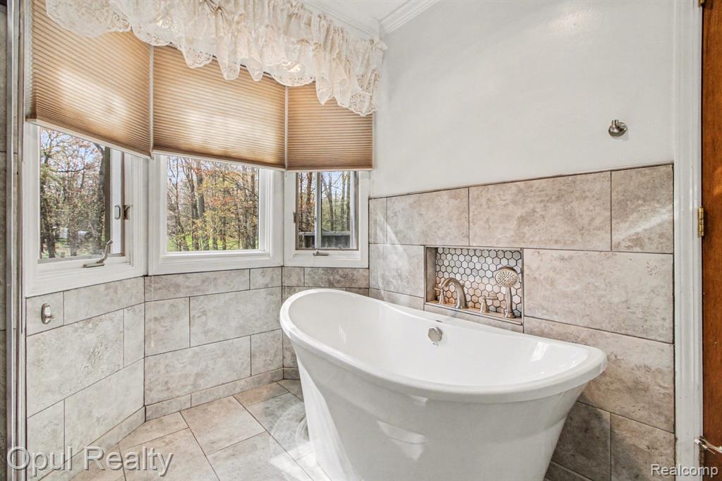 3575 Clark Circle, Commerce Twp, MI 48382 — Photo 21