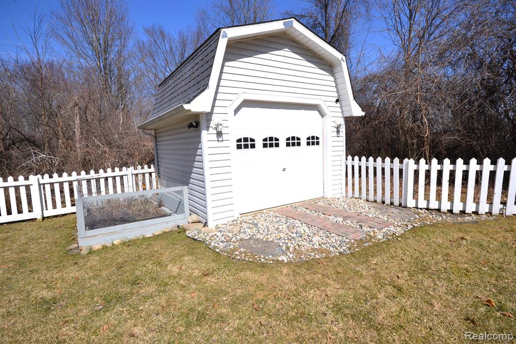 4072 W MAPLE Road, Wixom, MI — Photo 38