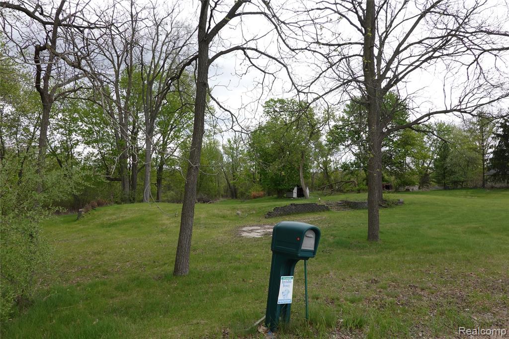 454 East Road, Holly, MI 48442 — Photo 2