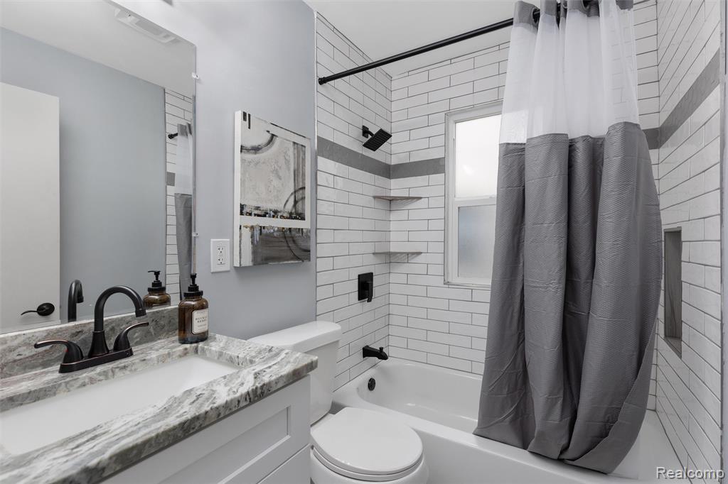 77 W Brickley Avenue, Hazel Park, MI 48030 — Photo 8