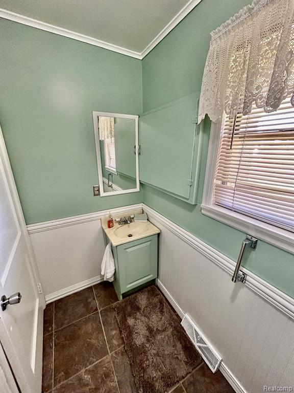 105 W MAPLE Street, St. Charles, MI 48655 — Photo 12