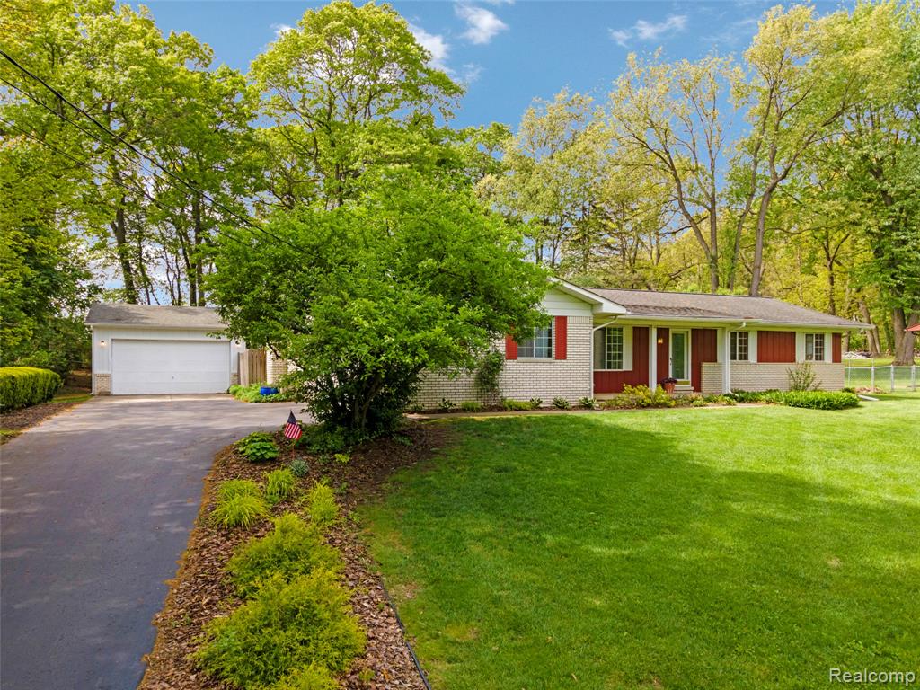 8887 Clark Road, Clarkston, MI — Photo 2