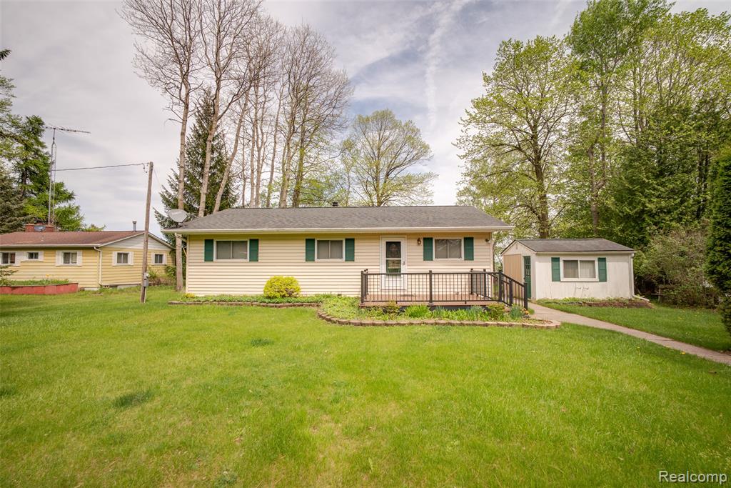 6240 Lakeshore Road N, Palms, MI 48465 — Photo 37