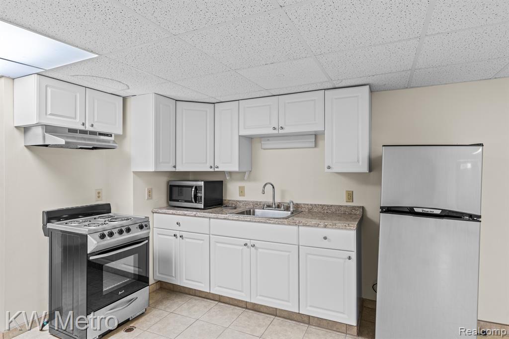 29263 W CHANTICLEER Drive, Southfield, MI 48034 — Photo 32