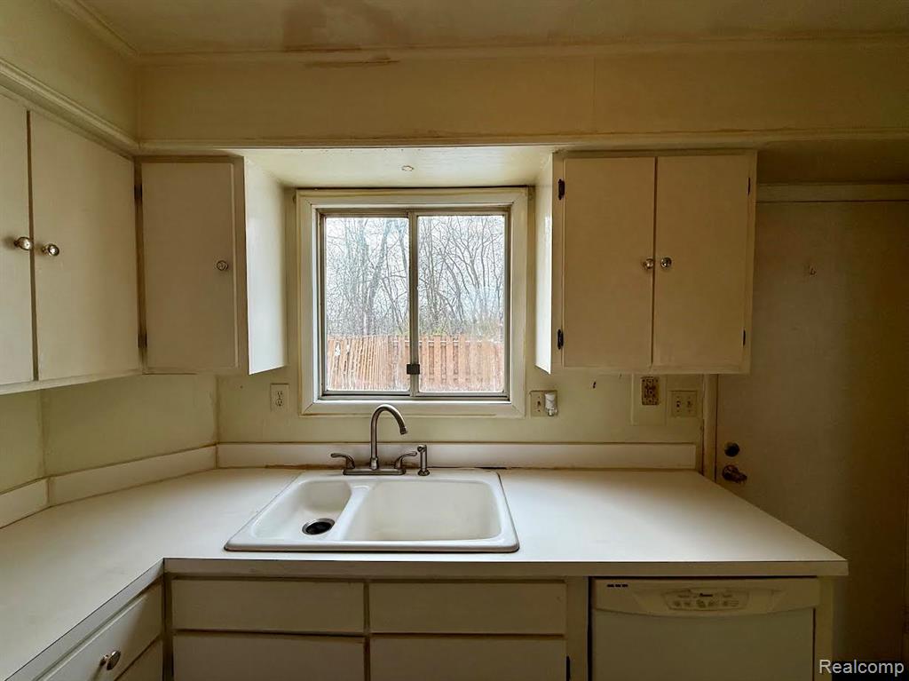 805 Estrada Drive, Belleville, MI 48111 — Photo 18