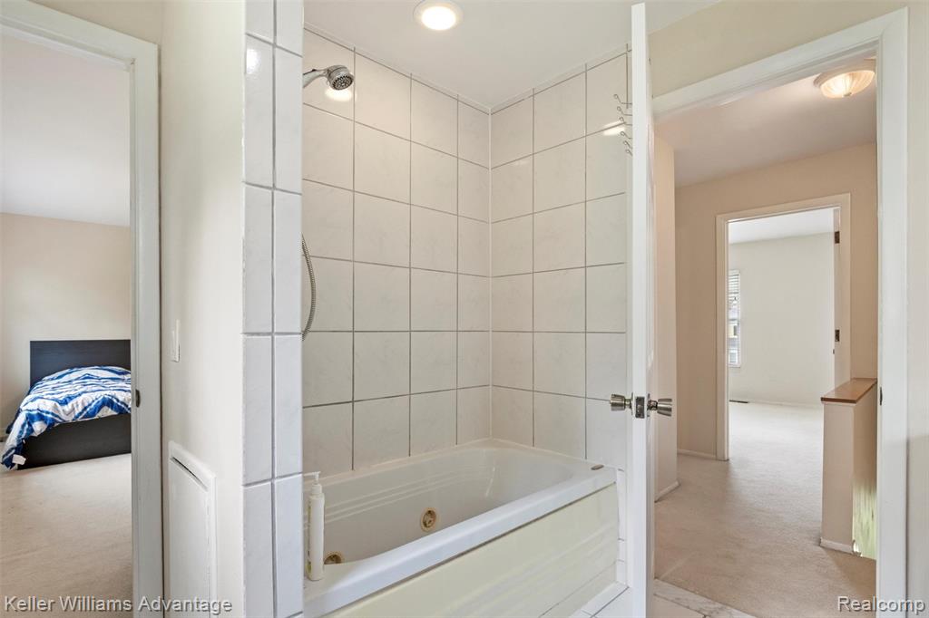 5016 Patrick Road, West Bloomfield, MI — Photo 38