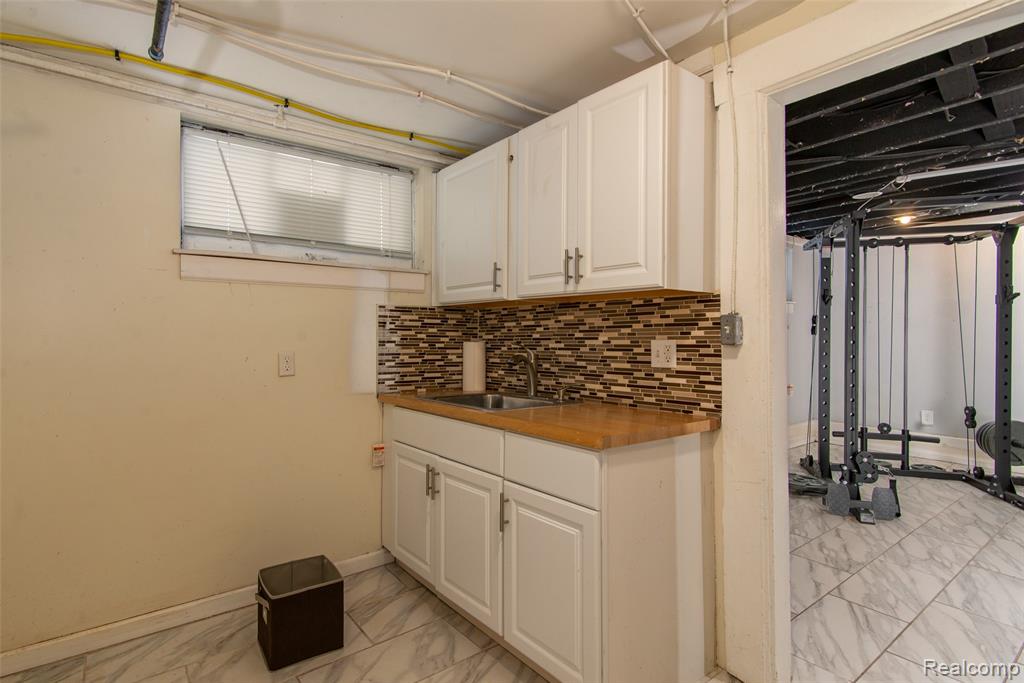 22 Edison Street, Detroit, MI 48202 — Photo 40