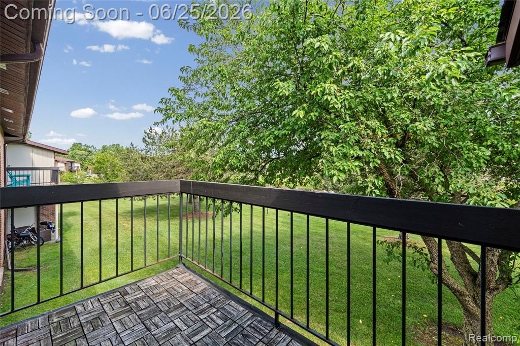 33693 Pondview Circle, Livonia, MI 48152 — Photo 19