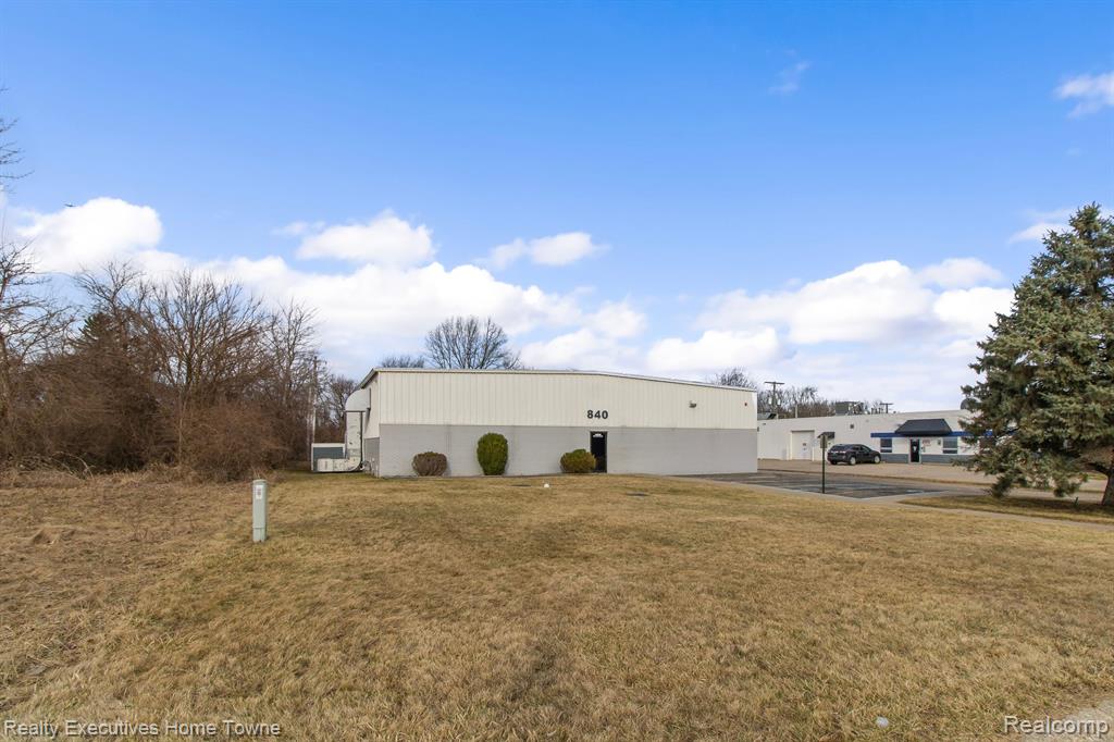 840 WHITNEY Drive, Lapeer, MI 48446 — Photo 8
