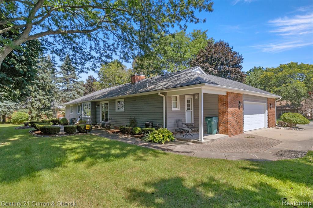 8821 NORTHAMPTON Drive, Plymouth, MI 48170 — Photo 49