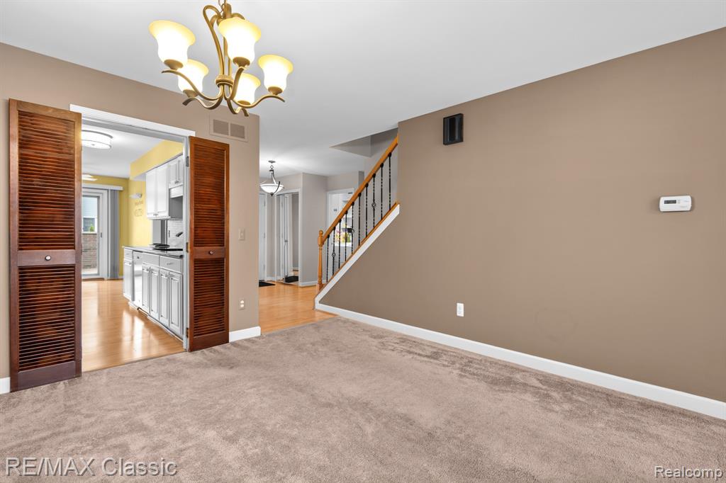 23127 Farmington Road, Farmington, MI 48336 — Photo 19