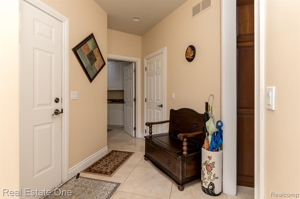 18090 Peninsula Way, Northville, MI 48168 — Photo 46