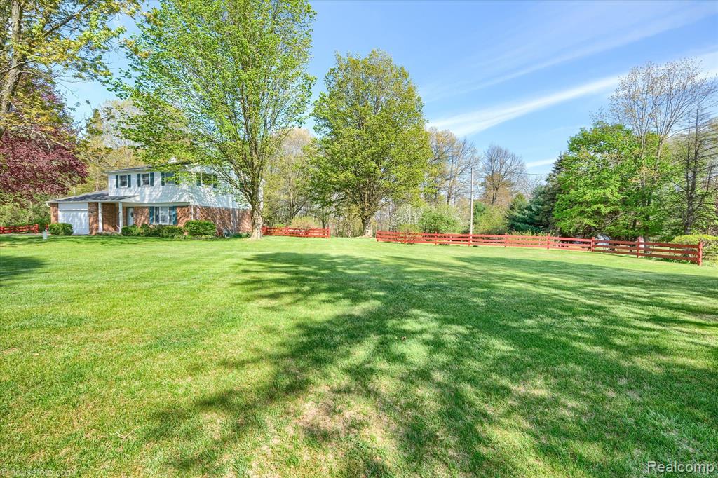 2676 Porcupine Trail, Lapeer, MI 48446 — Photo 2