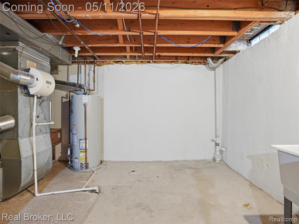 42115 E Edward Drive, Clinton Twp, MI 48038 — Photo 36