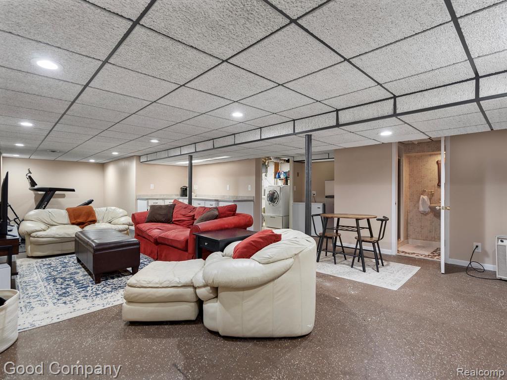 833 TANGLEWOOD Drive, Madison Heights, MI 48071 — Photo 17