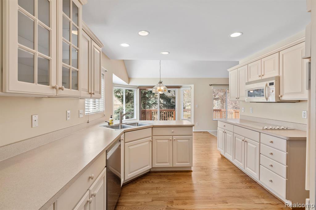 52497 WESTFIELD Drive, Macomb, MI 48042 — Photo 5