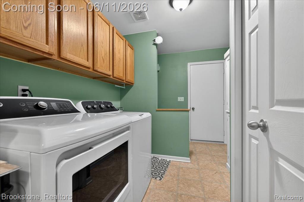 25406 Willowbrook Court, Flat Rock, MI 48134 — Photo 10