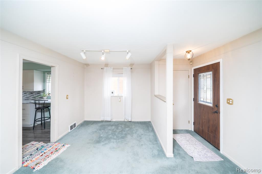 5247 Lyons Circle S, Warren, MI 48092 — Photo 40