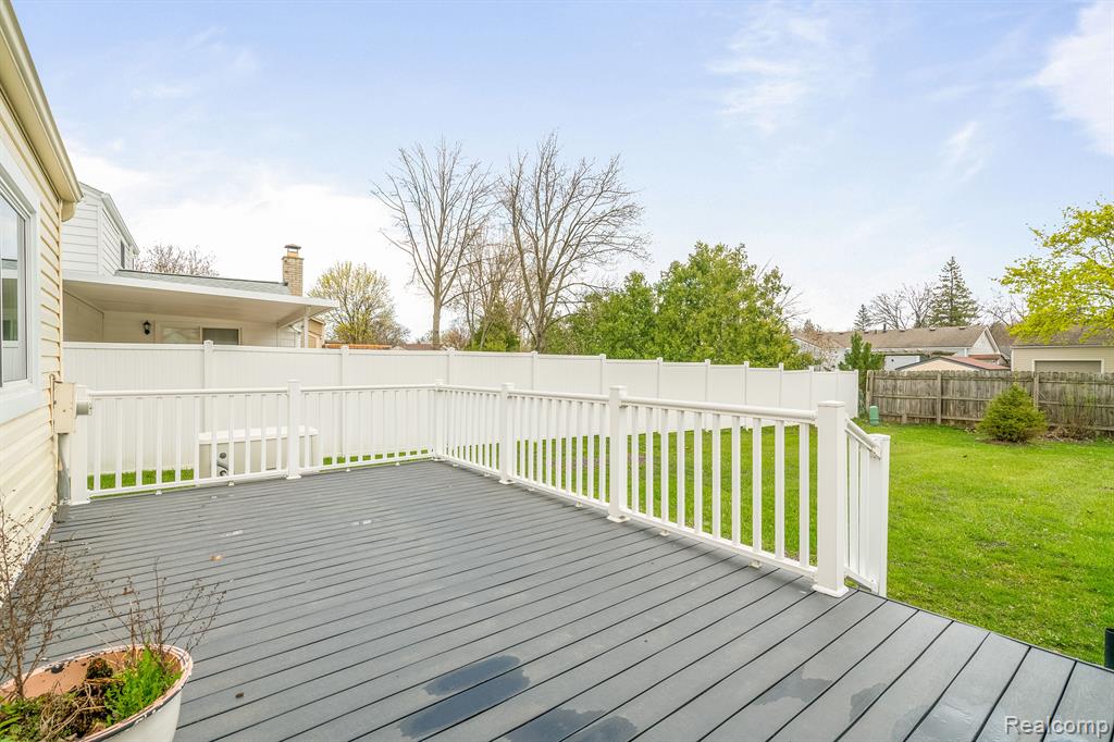 5745 NEW MEADOW Drive, Ypsilanti, MI 48197 — Photo 12