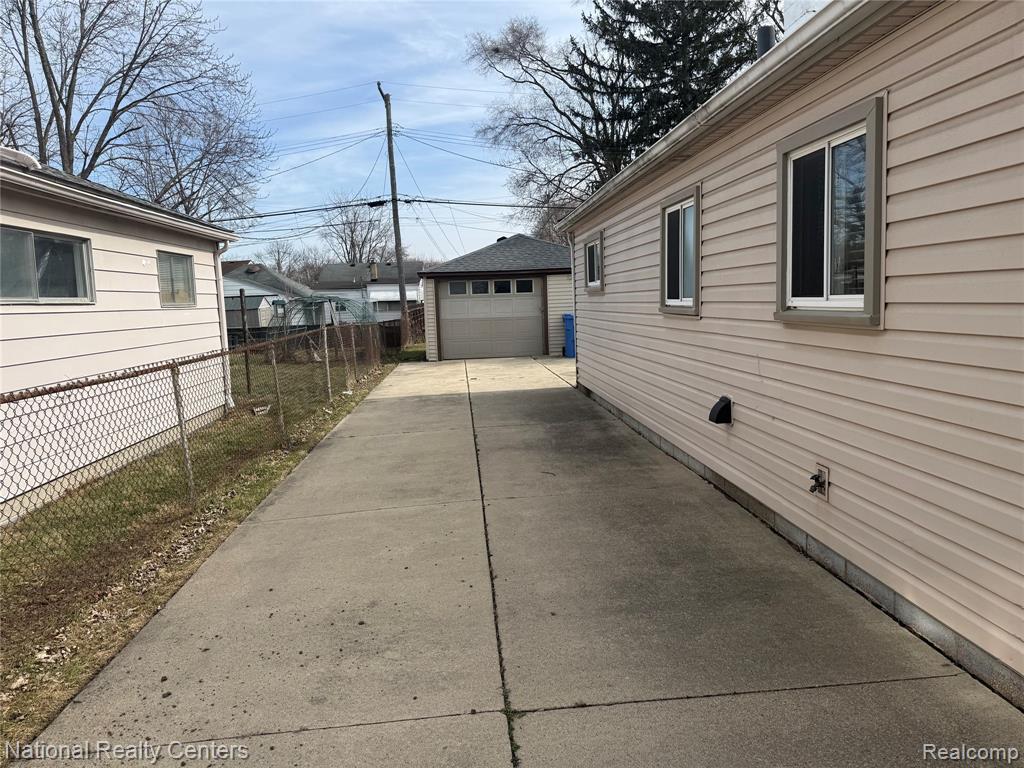 5669 KATHERINE Street, Dearborn Heights, MI 48125 — Photo 14