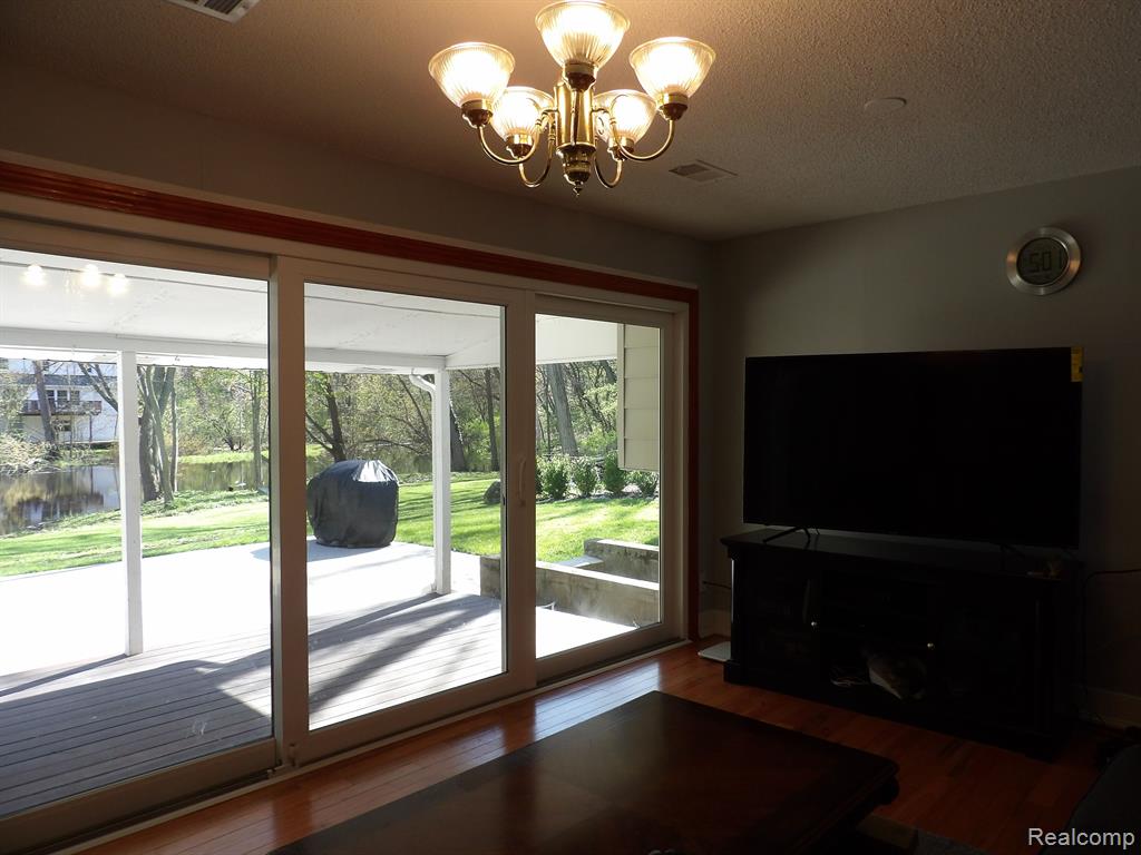 7315 COLONY Drive, West Bloomfield, MI 48323 — Photo 7