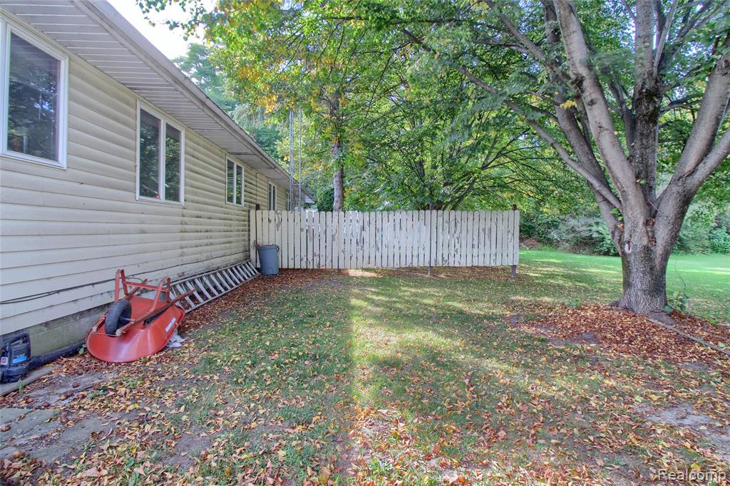 600 Oakville Waltz Road, New Boston, MI 48164 — Photo 18