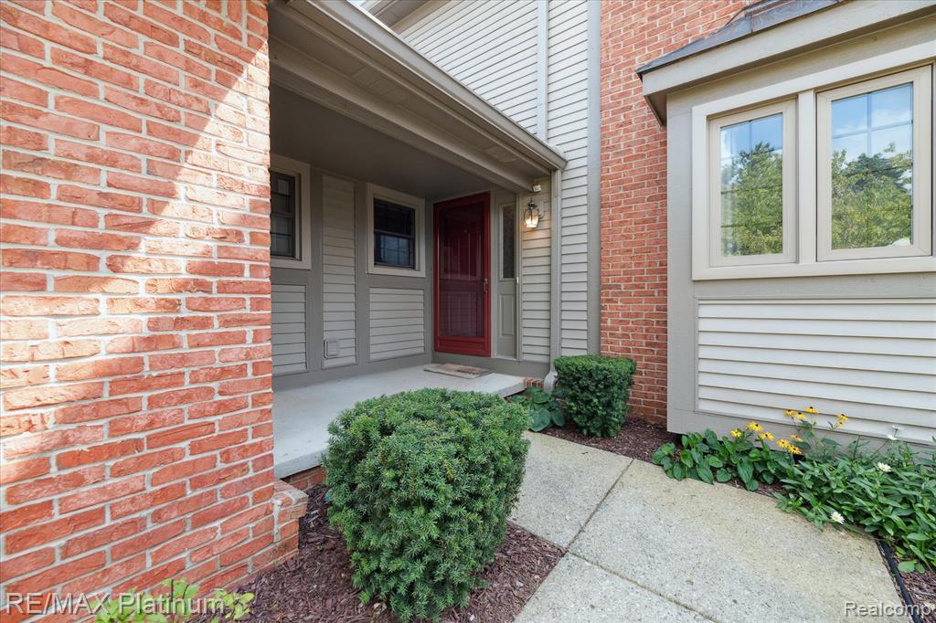 1025 Pinewood Court, Brighton, MI 48116 — Photo 2