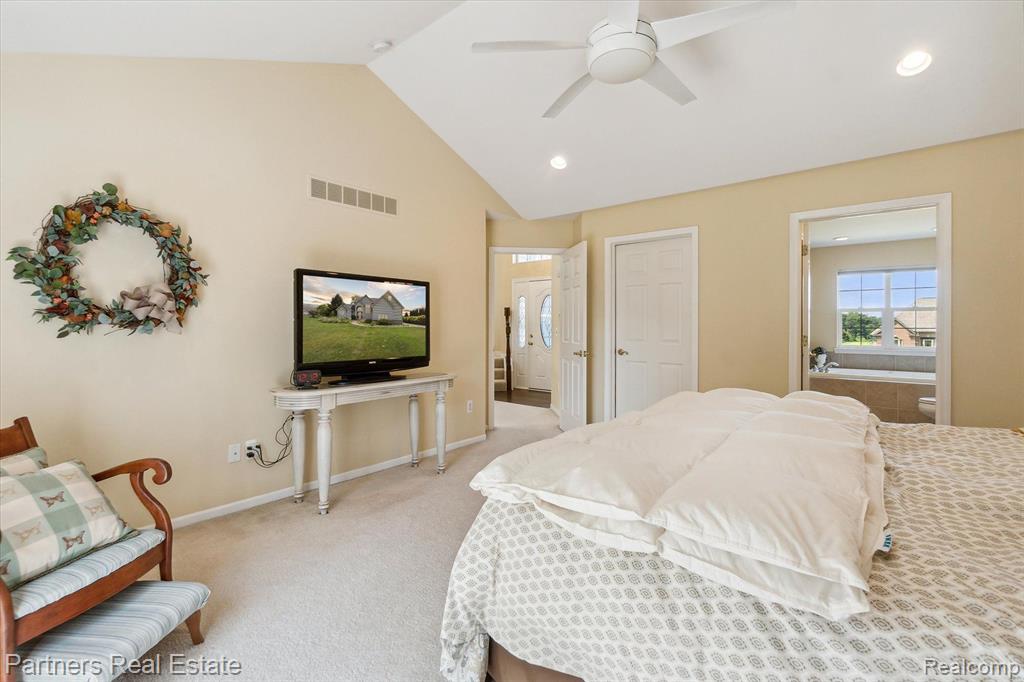 822 SADDLE CLUB Lane, Howell, MI 48843 — Photo 18