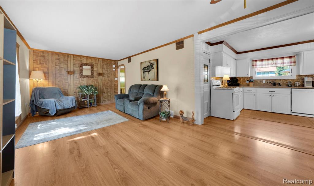 957 Miller Road N, Lake Orion, MI 48362 — Photo 14