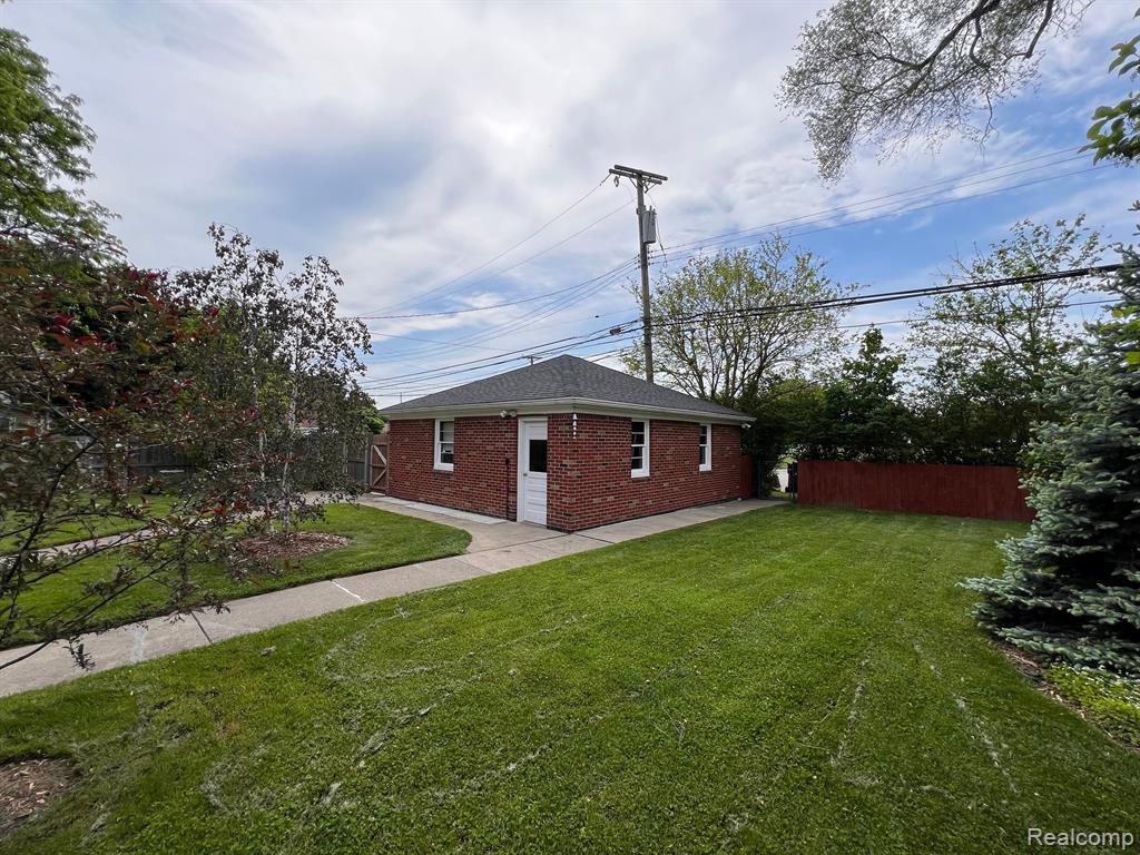 8488 HARDING, Center Line, MI 48015 — Photo 10