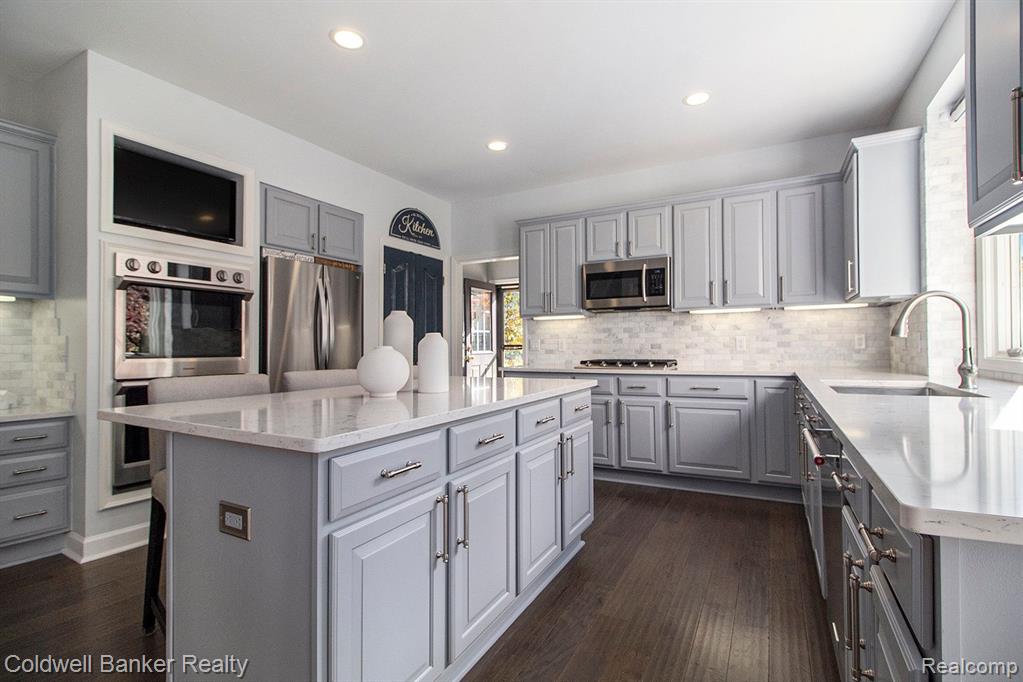 17301 OAK HILL Drive, Northville, MI 48168 — Photo 18