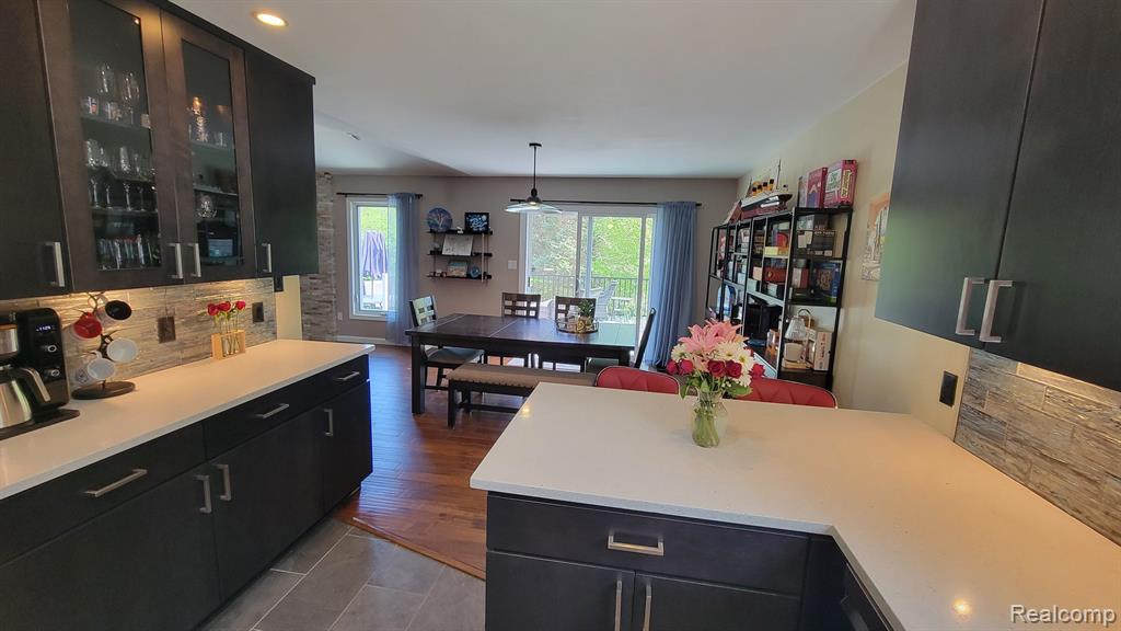 6192 N SHORE Drive, West Bloomfield, MI 48324 — Photo 15