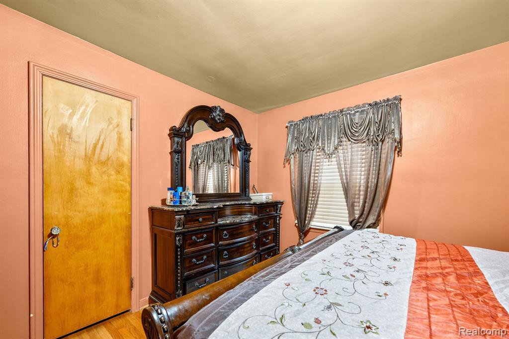 7716 W MORROW Circle, Dearborn, MI 48126 — Photo 28