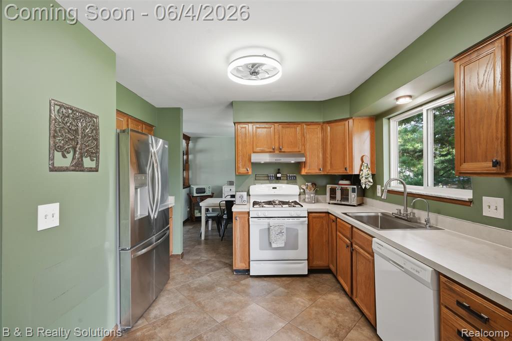 8820 Almont Road, Almont, MI 48003 — Photo 14