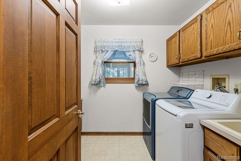 9482 Graytrax Road, Grand Blanc, MI 48439 — Photo 24